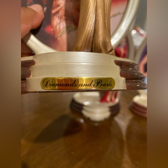 MARILYN MONROE STATUES AND PLATES BY BRADFORD EXCHANGE - Picture 6 of 11